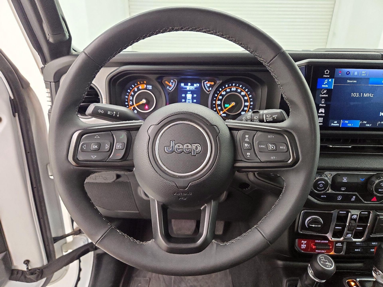 2025 Jeep Wrangler 4-Door Willys - Photo 11
