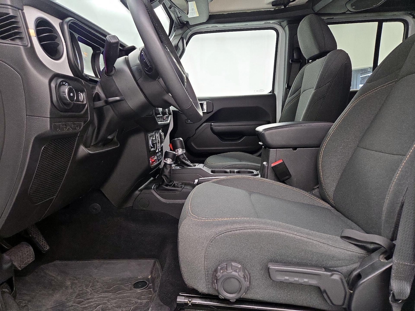2025 Jeep Wrangler 4-Door Willys - Photo 12