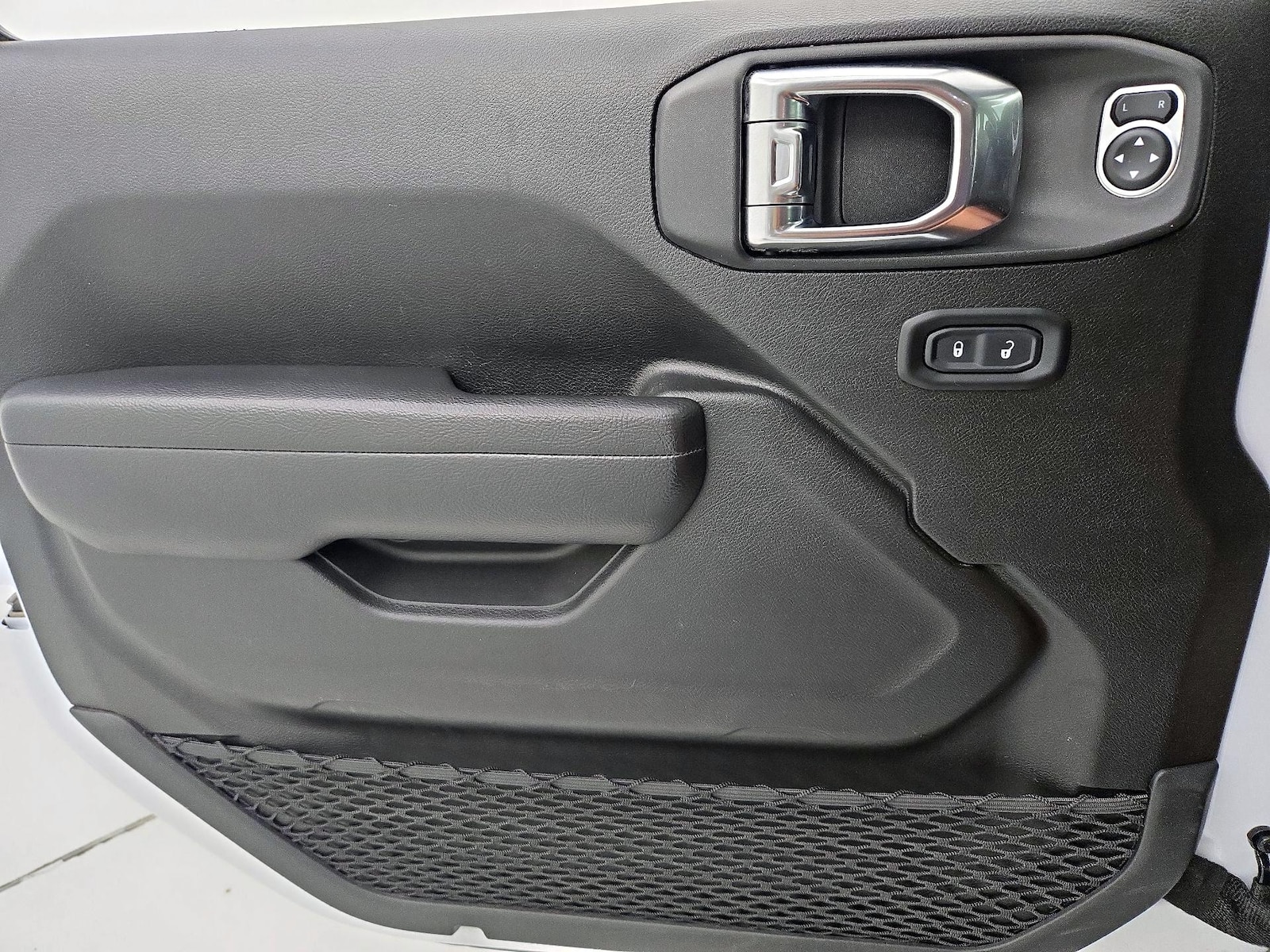 2025 Jeep Wrangler 4-Door Willys - Photo 13
