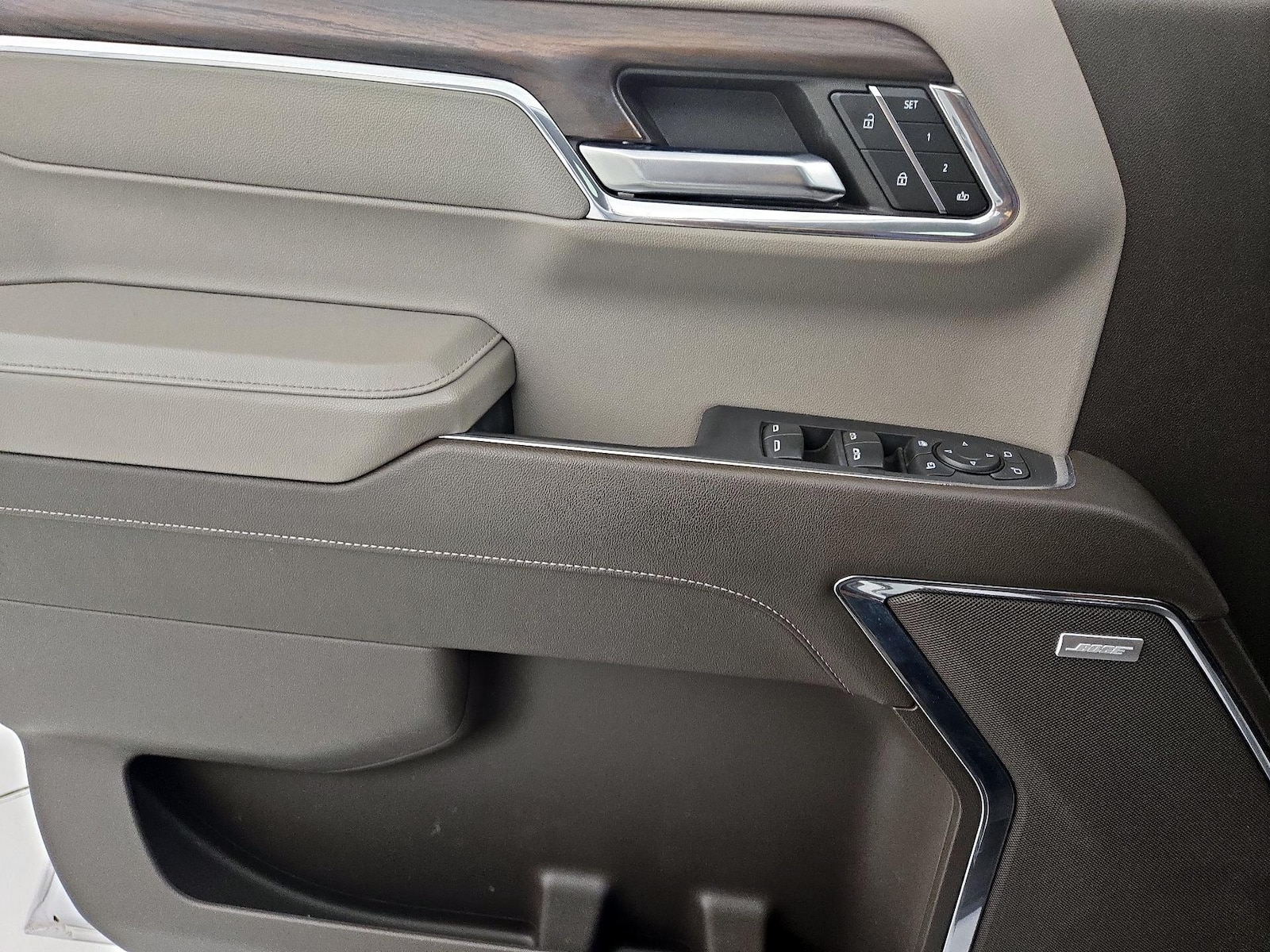 2024 GMC Sierra 1500 SLT - Photo 11