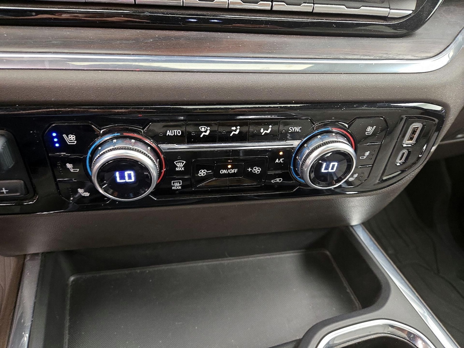 2024 GMC Sierra 1500 SLT - Photo 16