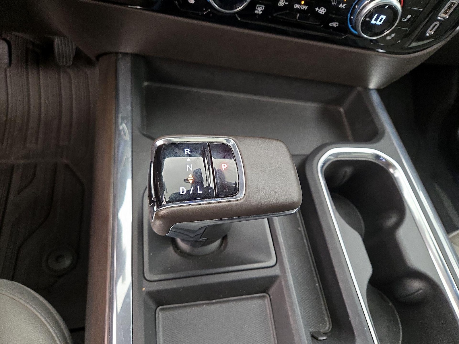 2024 GMC Sierra 1500 SLT - Photo 17