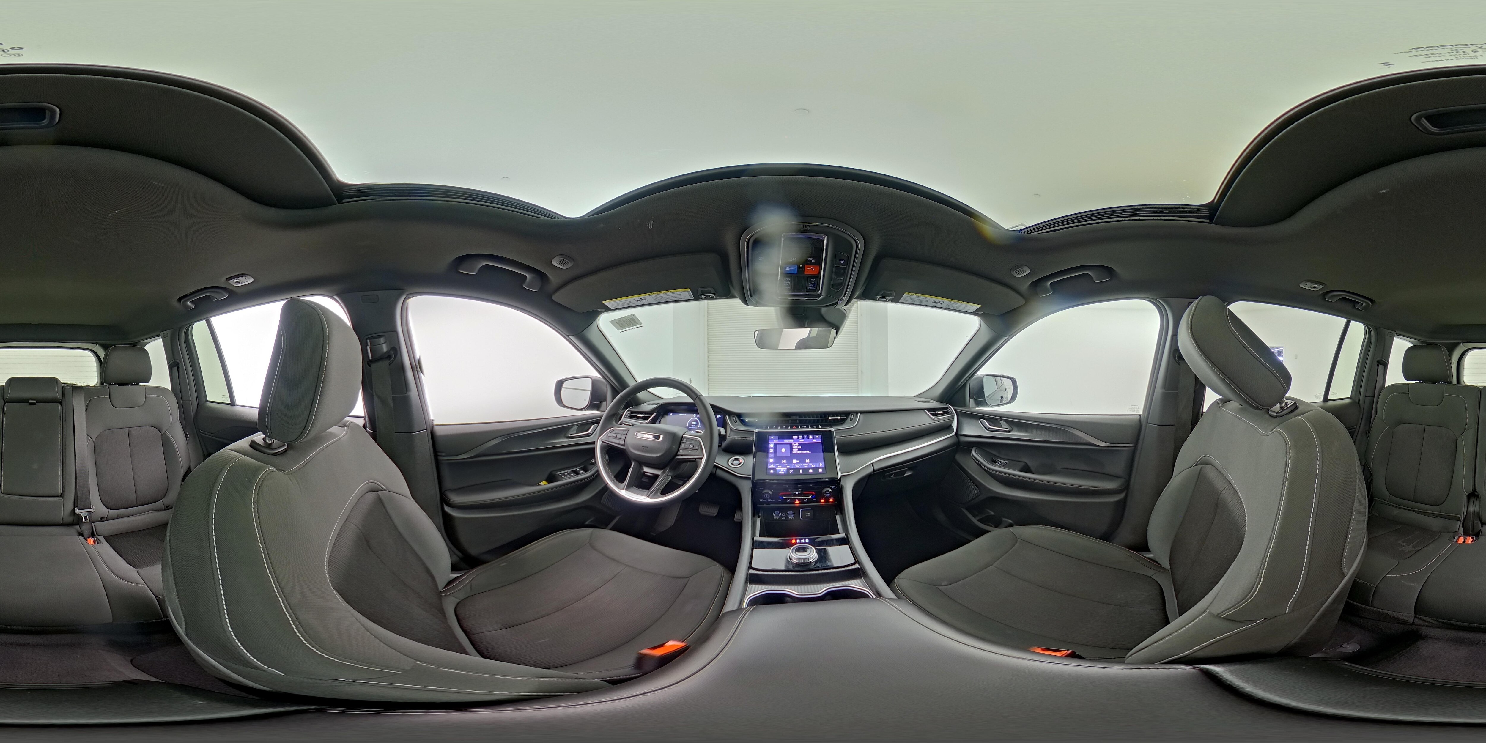 2025 Jeep Grand Cherokee Laredo - Photo 25