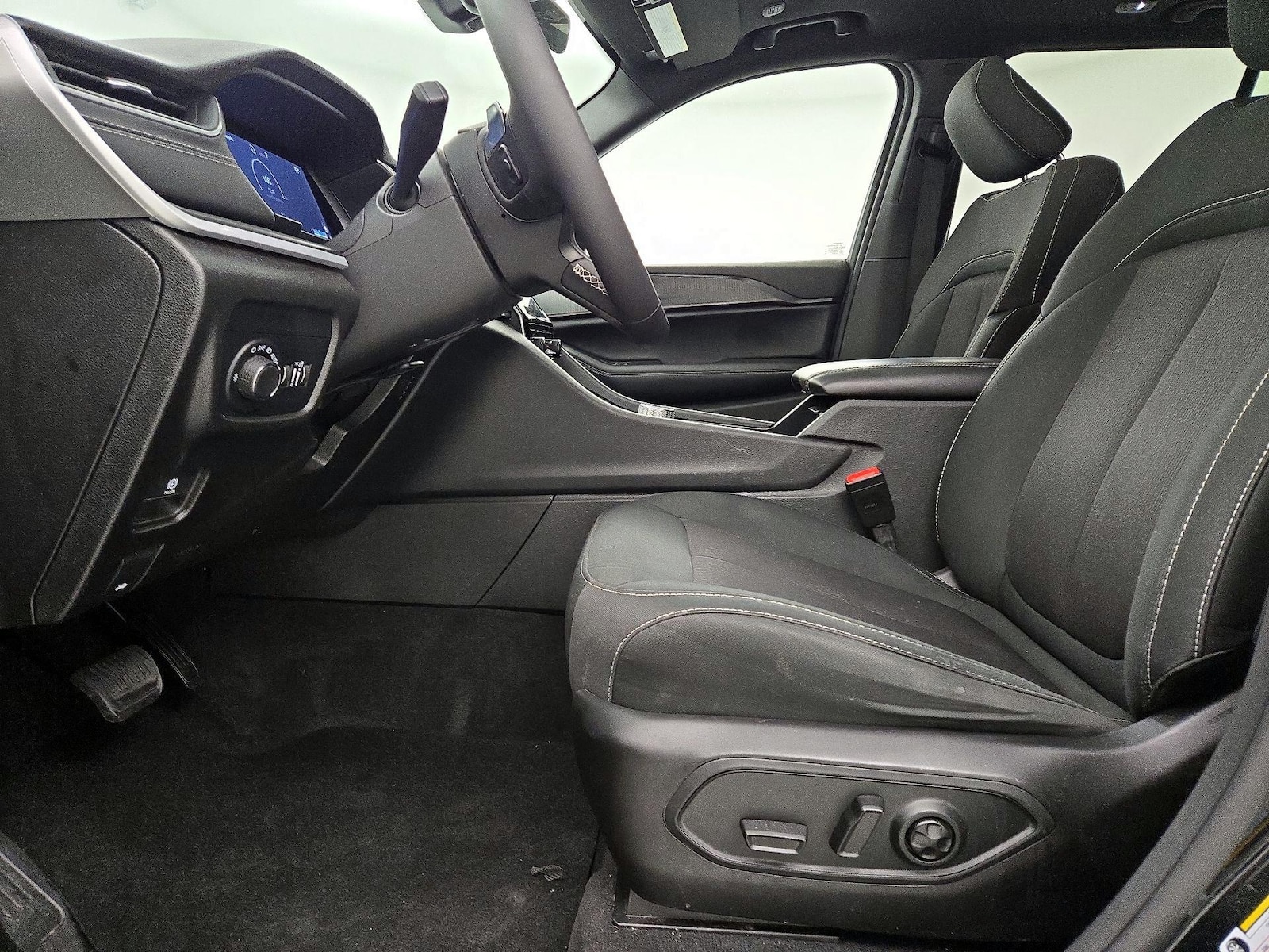 2025 Jeep Grand Cherokee Laredo - Photo 12