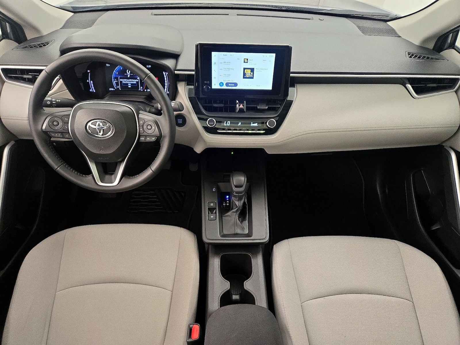 2026 Toyota Corolla Cross LE, photo 10