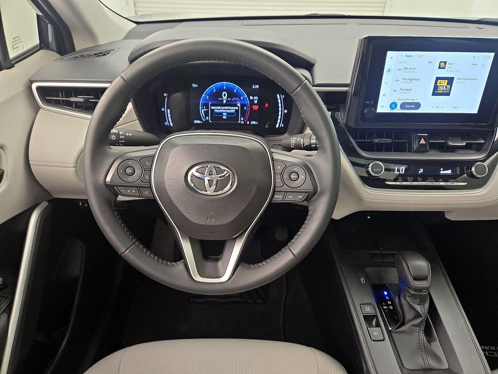 2026 Toyota Corolla Cross LE, photo 11