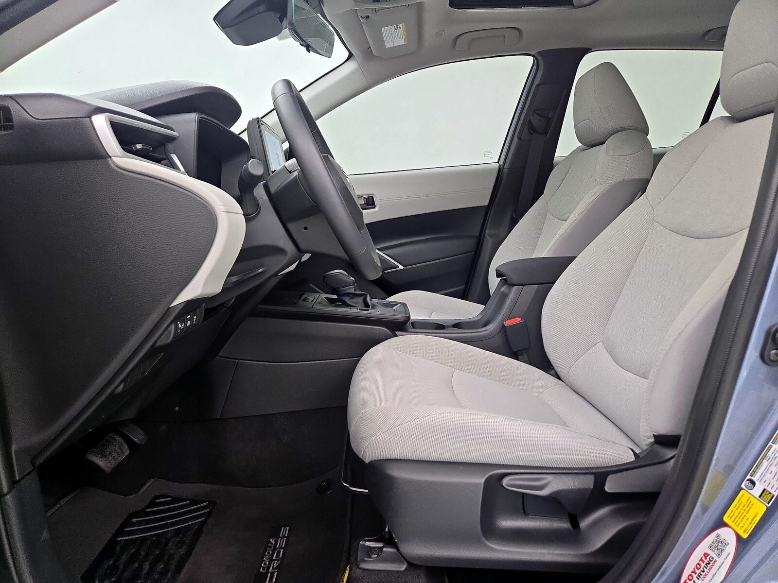2026 Toyota Corolla Cross LE, photo 12