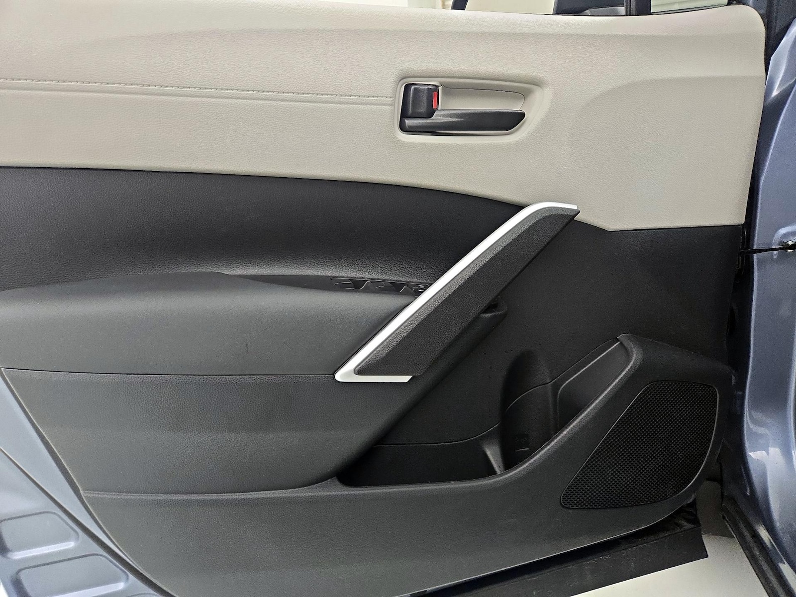 2026 Toyota Corolla Cross LE, photo 13