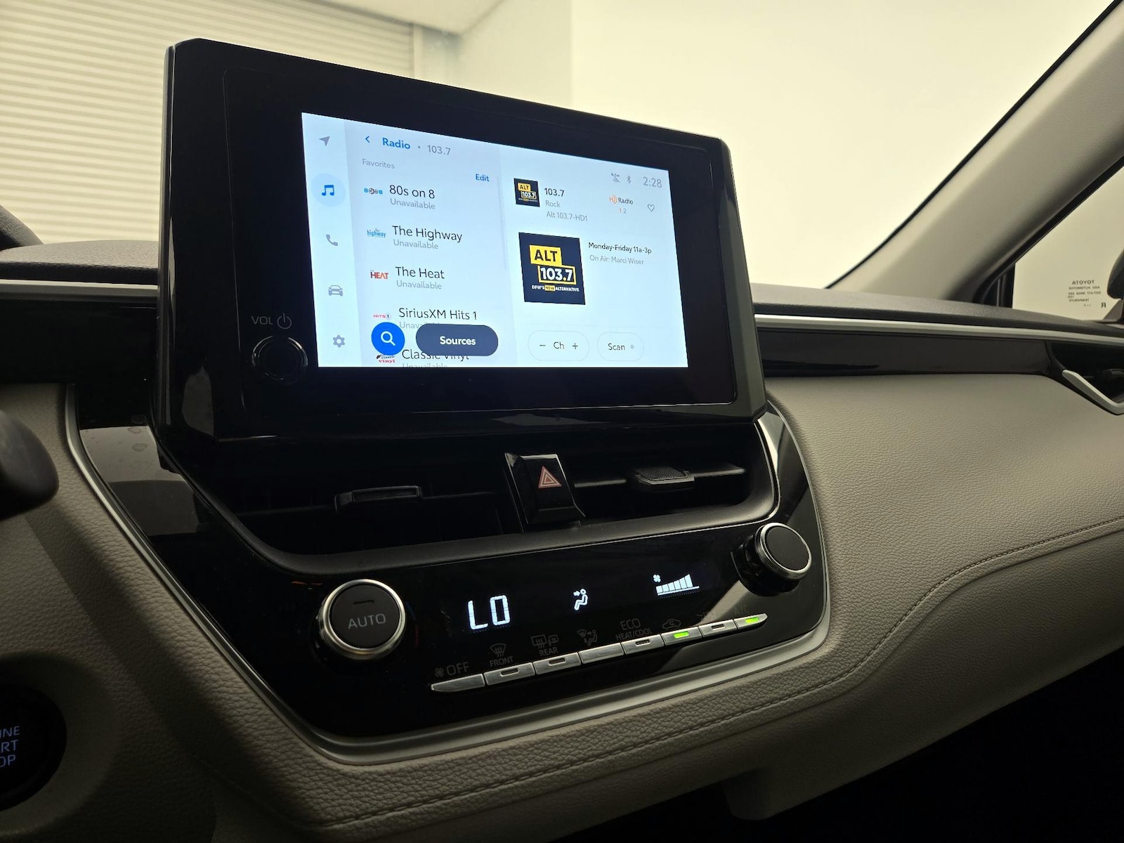 2026 Toyota Corolla Cross LE, photo 16