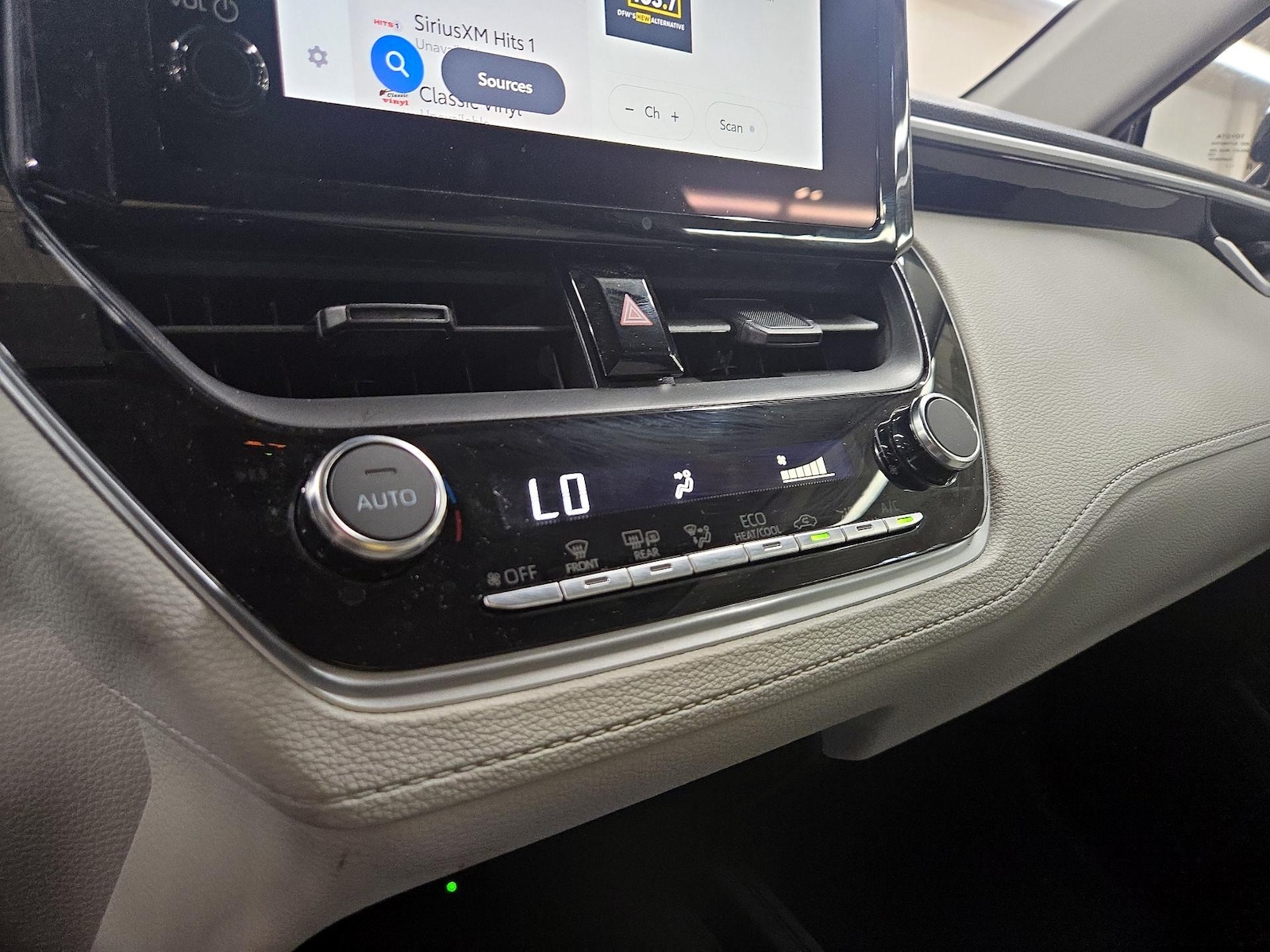 2026 Toyota Corolla Cross LE, photo 17