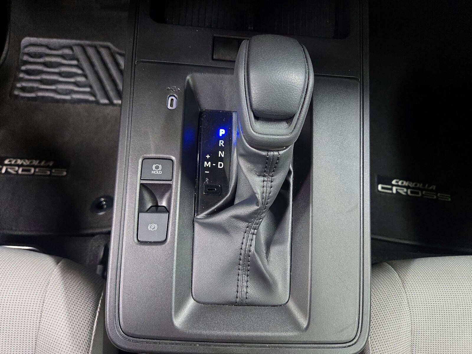 2026 Toyota Corolla Cross LE, photo 18