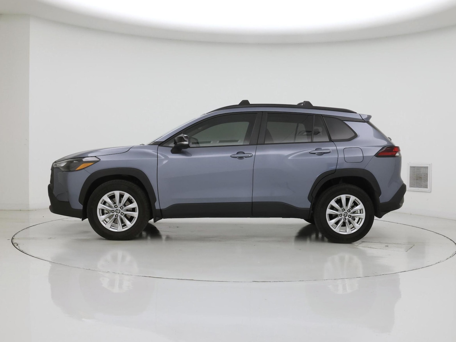 2026 Toyota Corolla Cross LE, photo 4