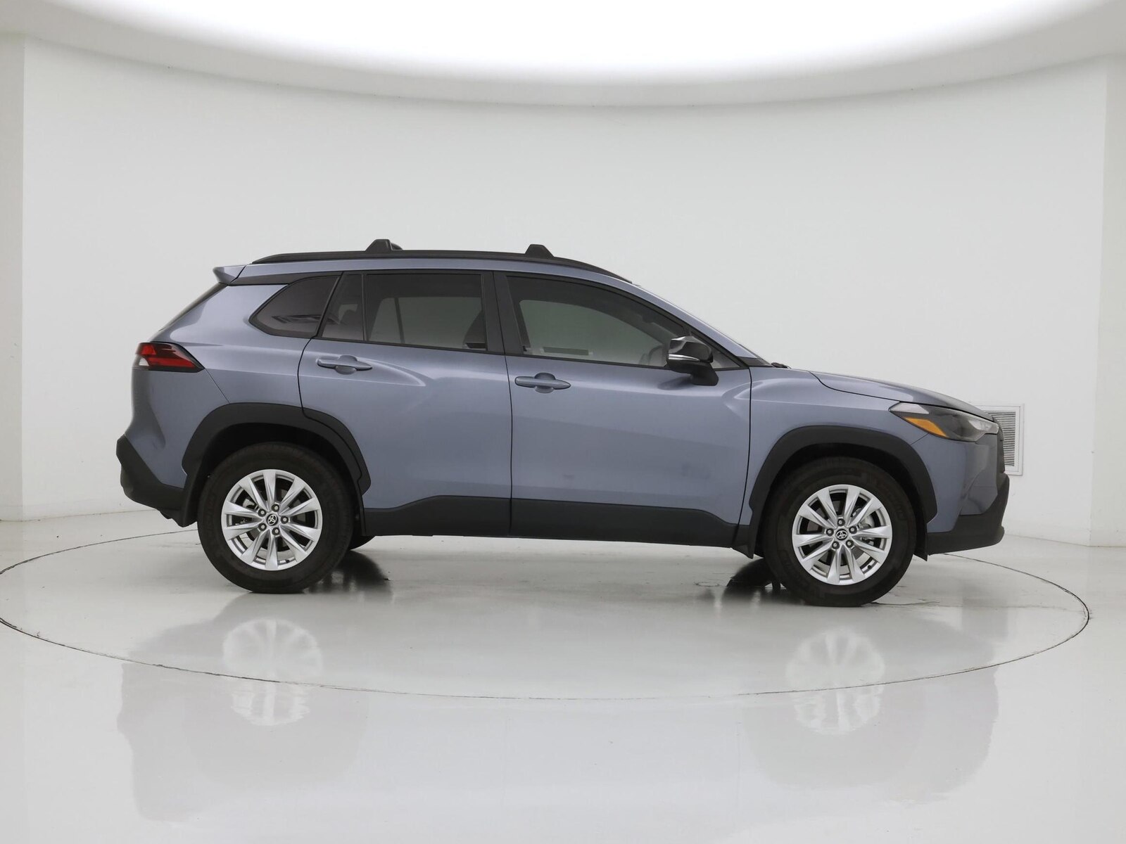 2026 Toyota Corolla Cross LE, photo 8