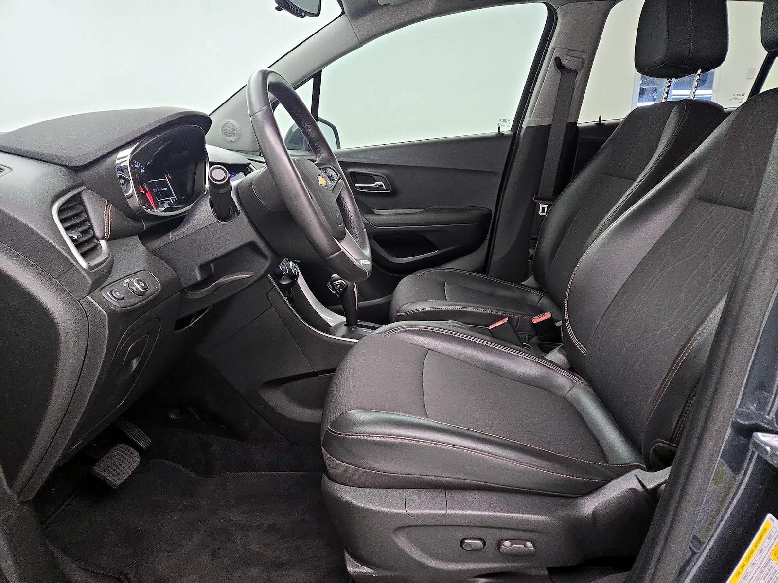 2021 Chevrolet Trax LT - Photo 12