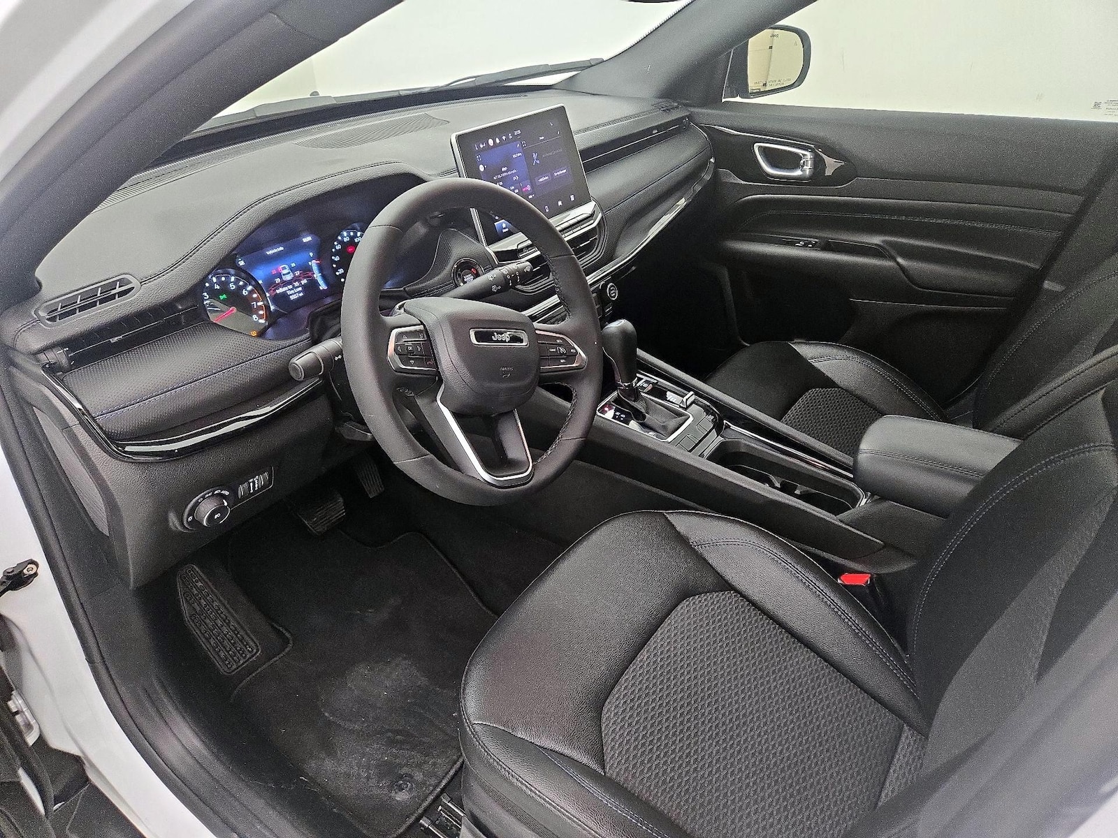 2026 Jeep Compass Latitude Altitude - Photo 12