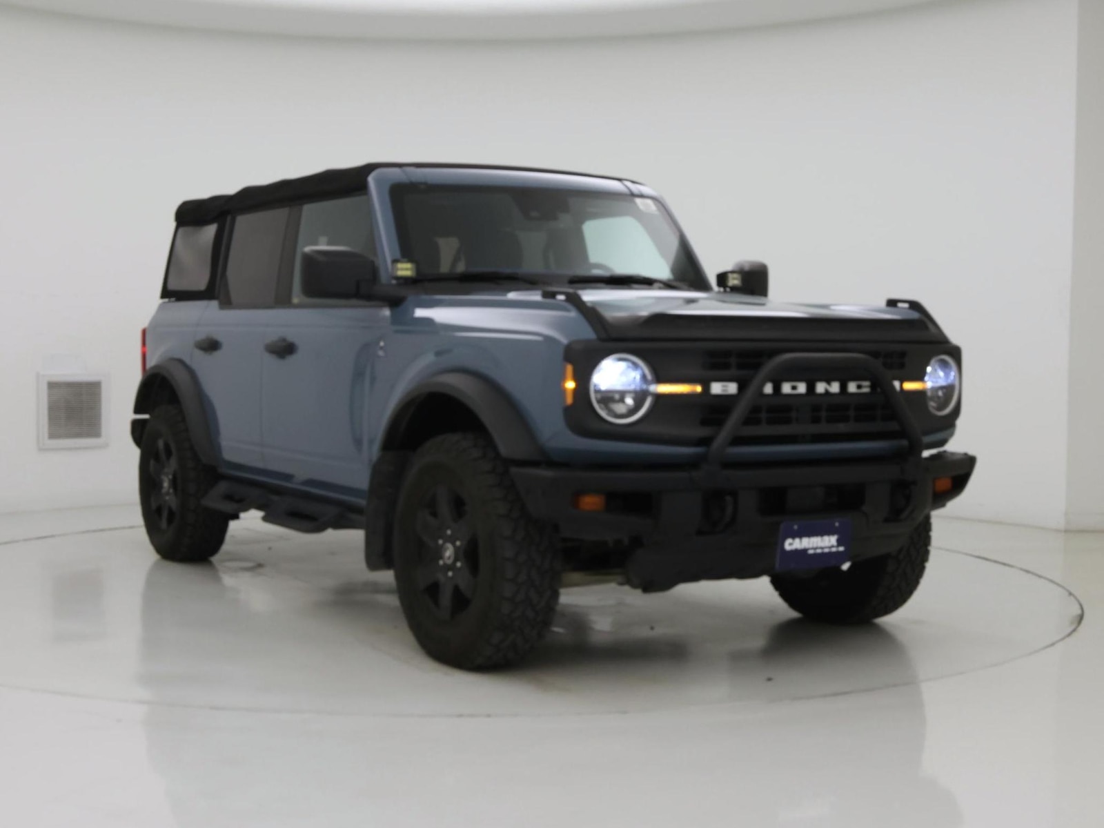 2023 Ford Bronco Black Diamond, photo 2