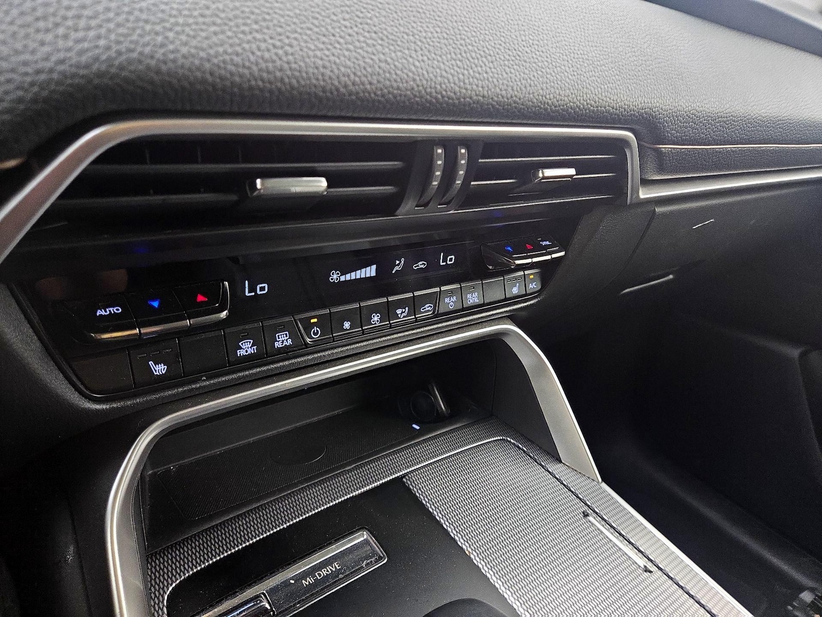 2025 Mazda CX-90 Preferred Package - Photo 17