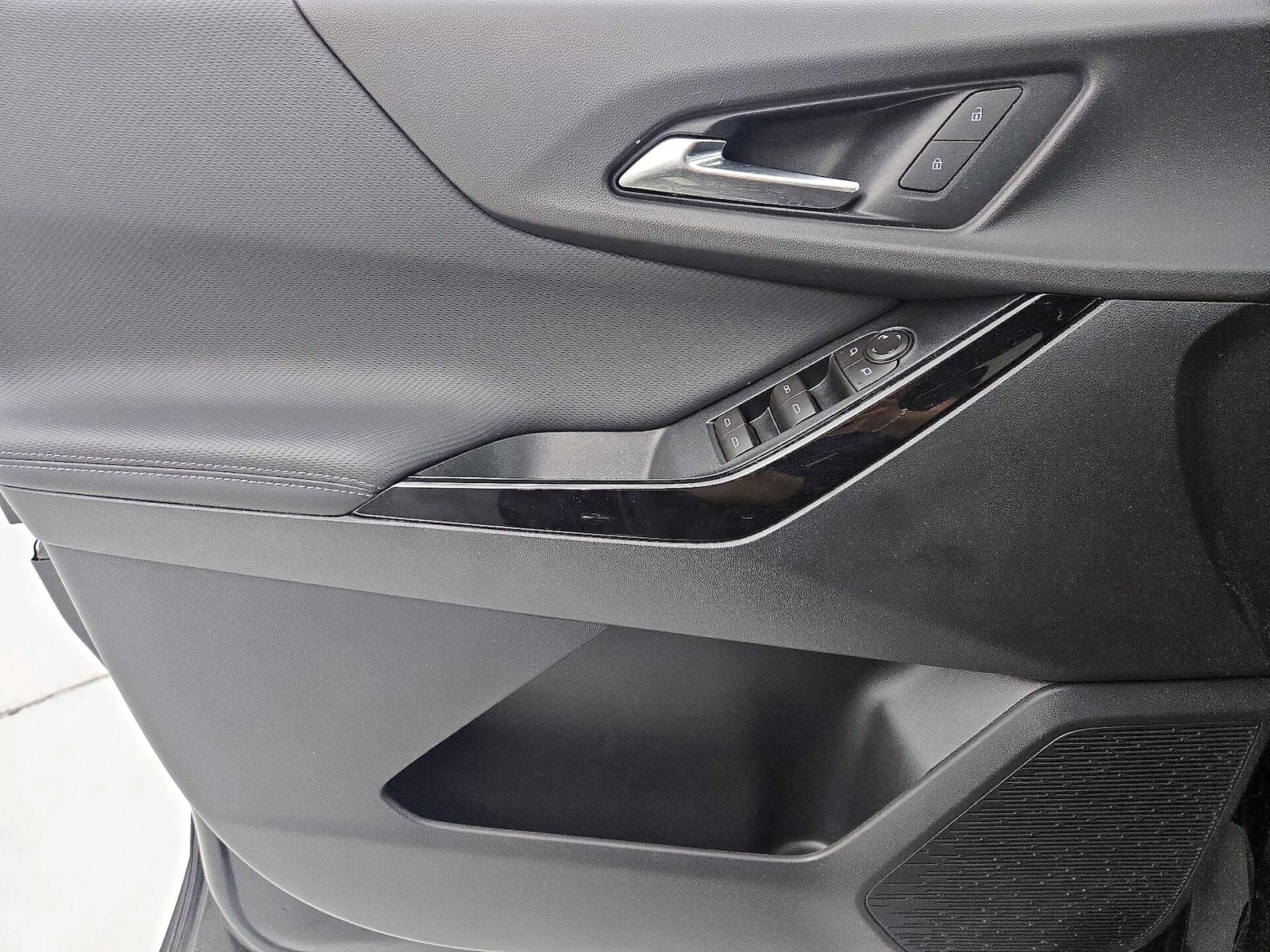 2026 Chevrolet Equinox LT - Photo 13