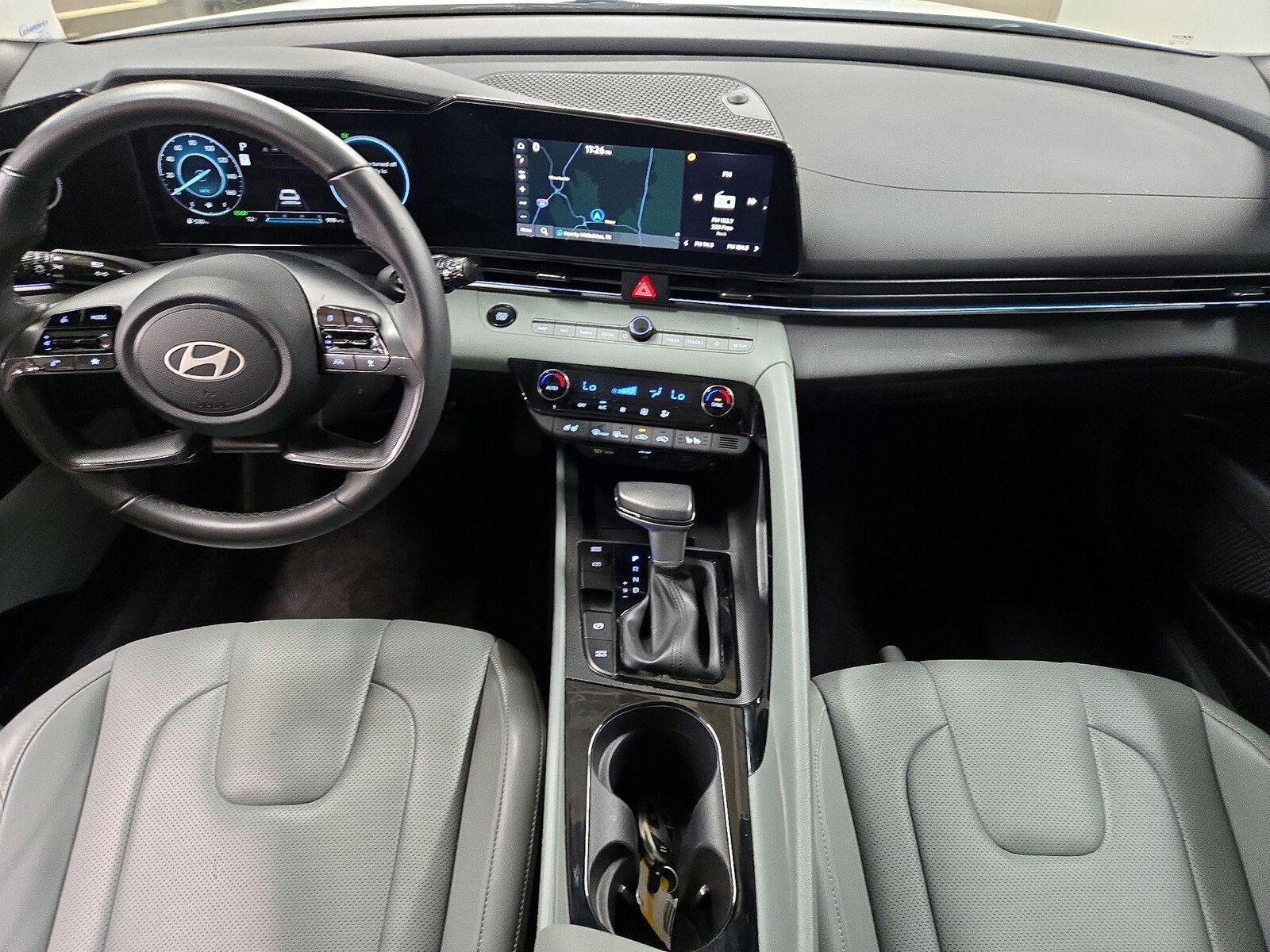 2025 Hyundai Elantra Limited - Photo 10