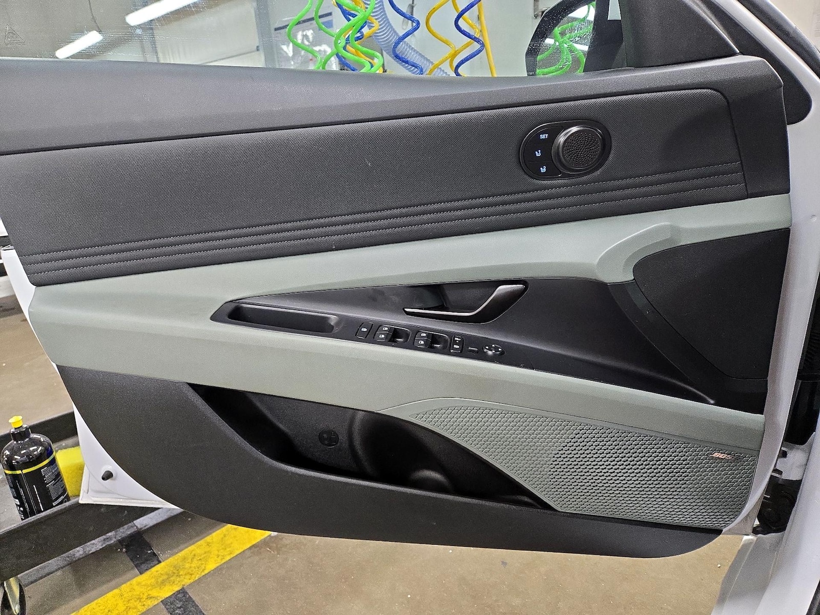2025 Hyundai Elantra Limited - Photo 13