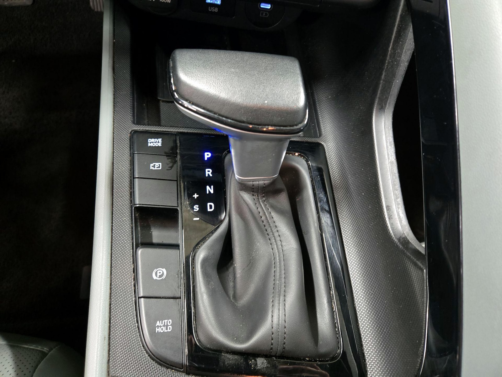 2025 Hyundai Elantra Limited - Photo 19