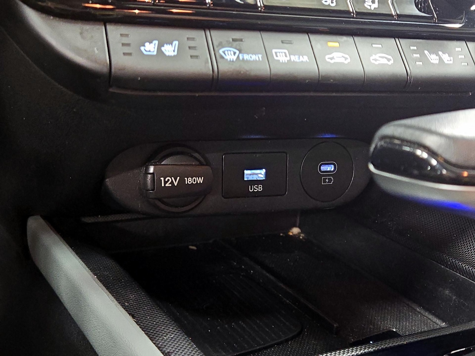 2025 Hyundai Elantra Limited - Photo 20