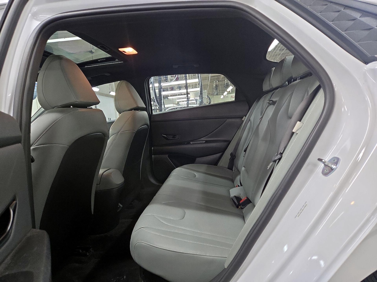 2025 Hyundai Elantra Limited - Photo 22