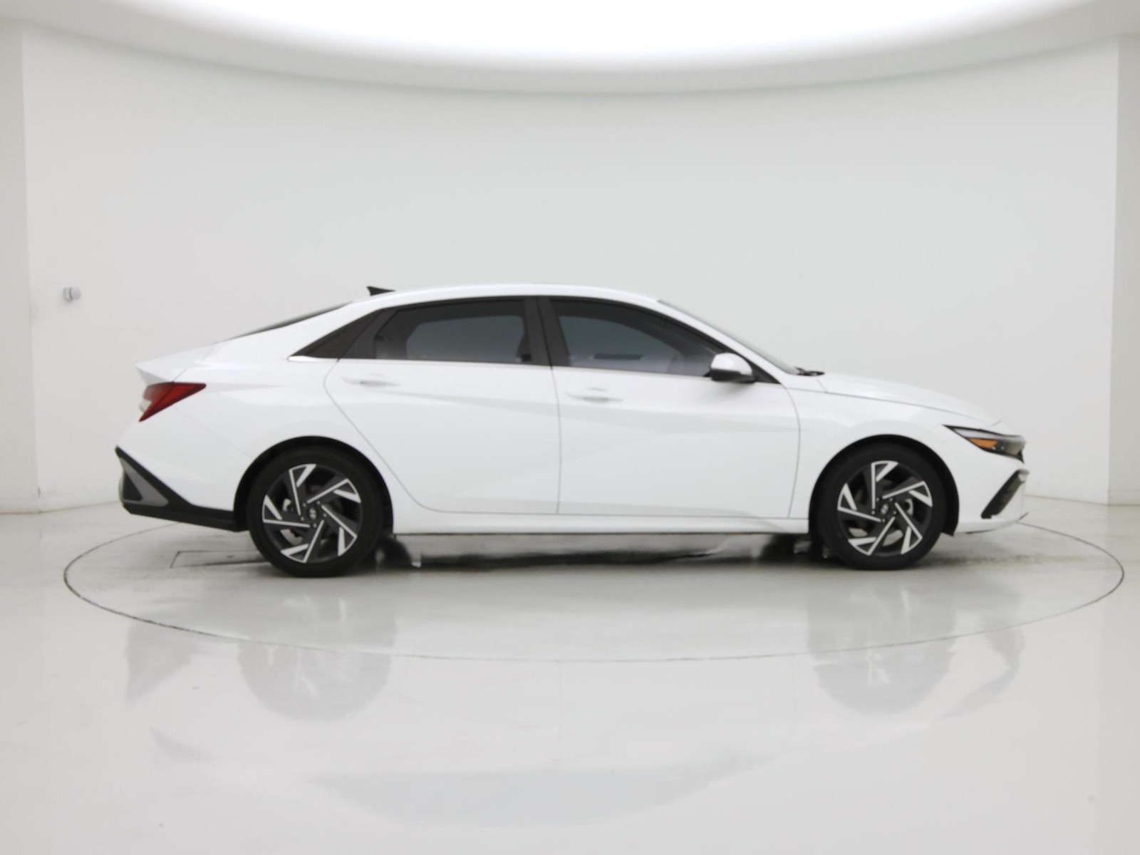 2025 Hyundai Elantra Limited - Photo 8