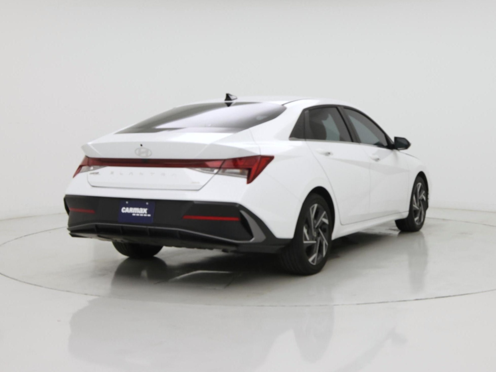 2025 Hyundai Elantra Limited - Photo 9