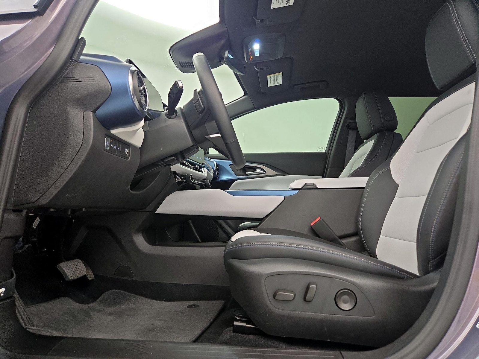 2024 Chevrolet Equinox EV LT - Photo 12