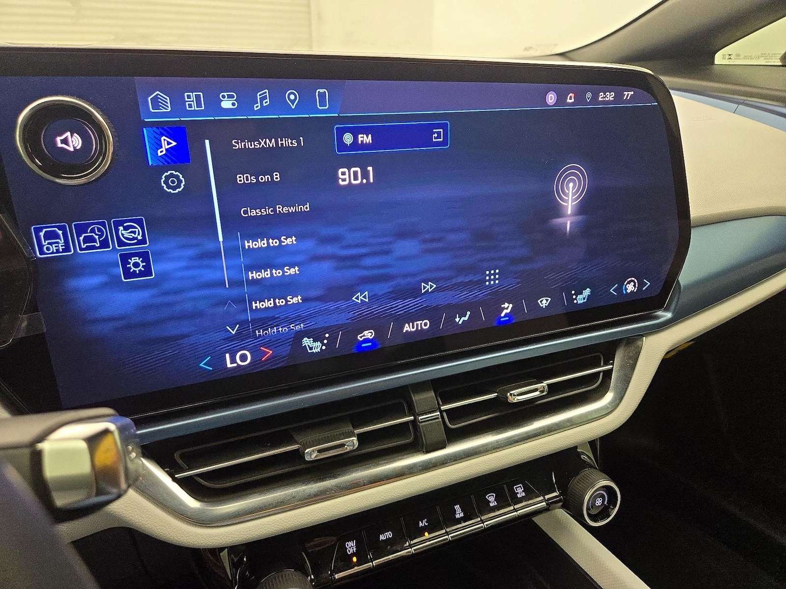 2024 Chevrolet Equinox EV LT - Photo 16