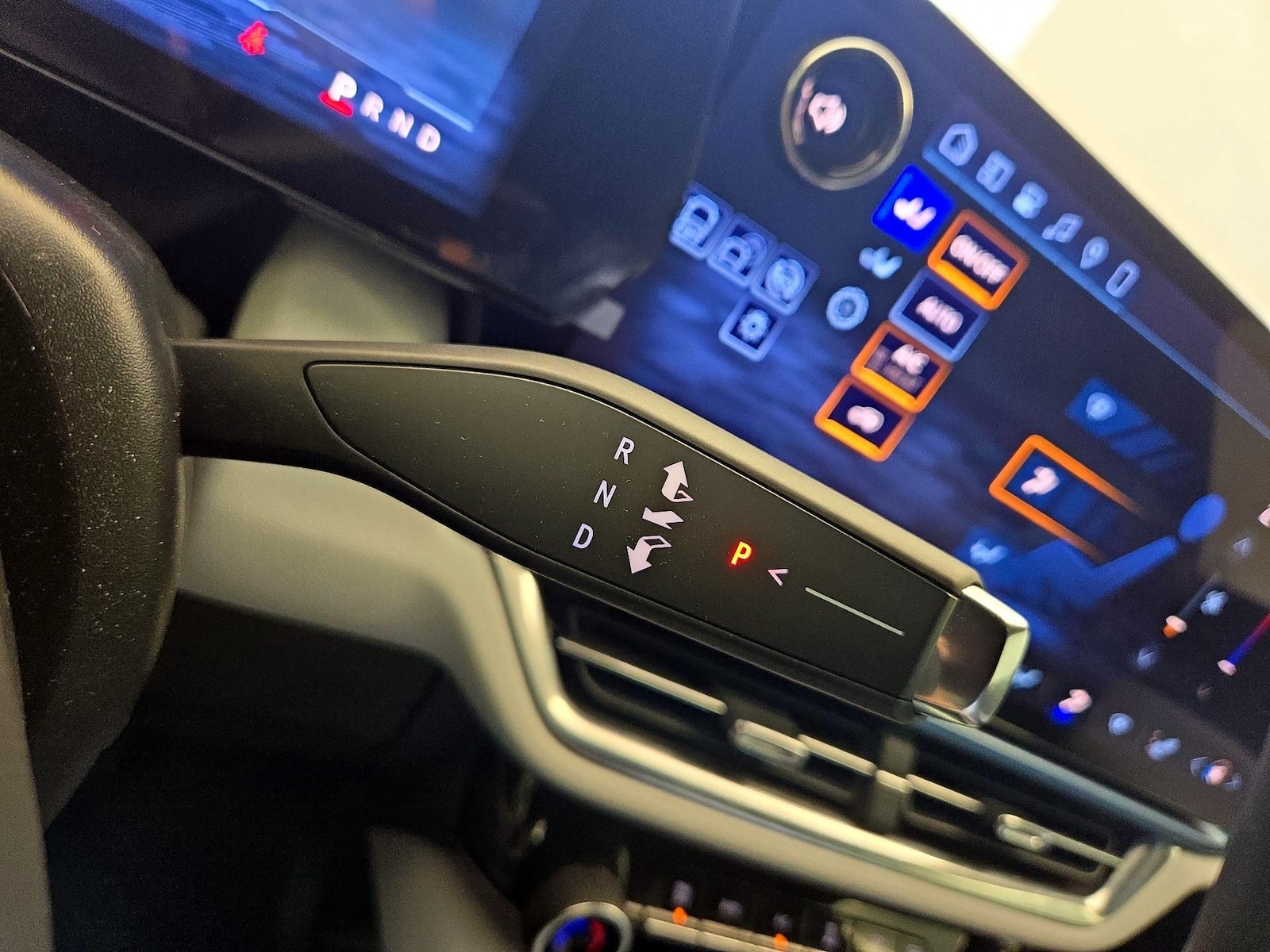 2024 Chevrolet Equinox EV LT - Photo 18