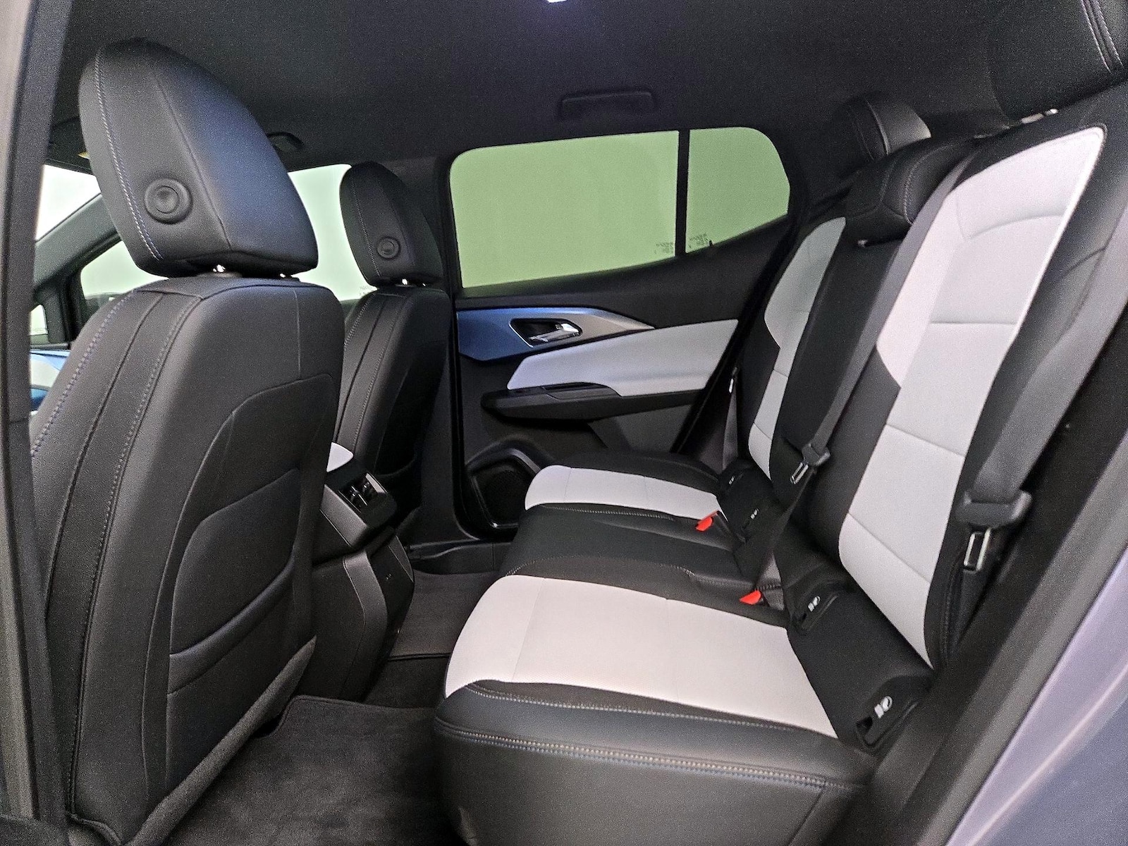 2024 Chevrolet Equinox EV LT - Photo 20