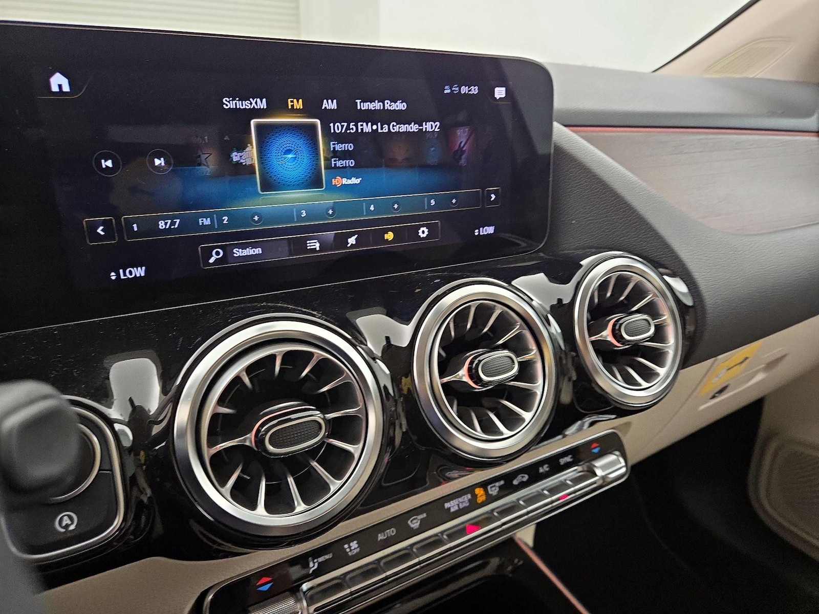 2023 Mercedes-Benz GLA Base - Photo 16