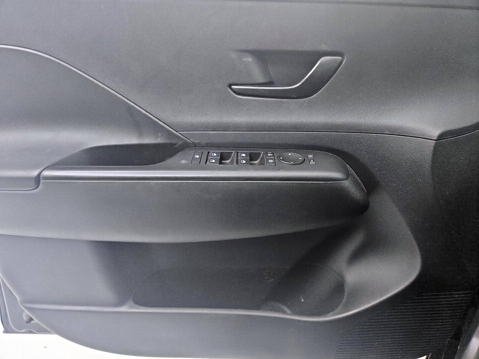 2026 Hyundai Kona SE - Photo 13
