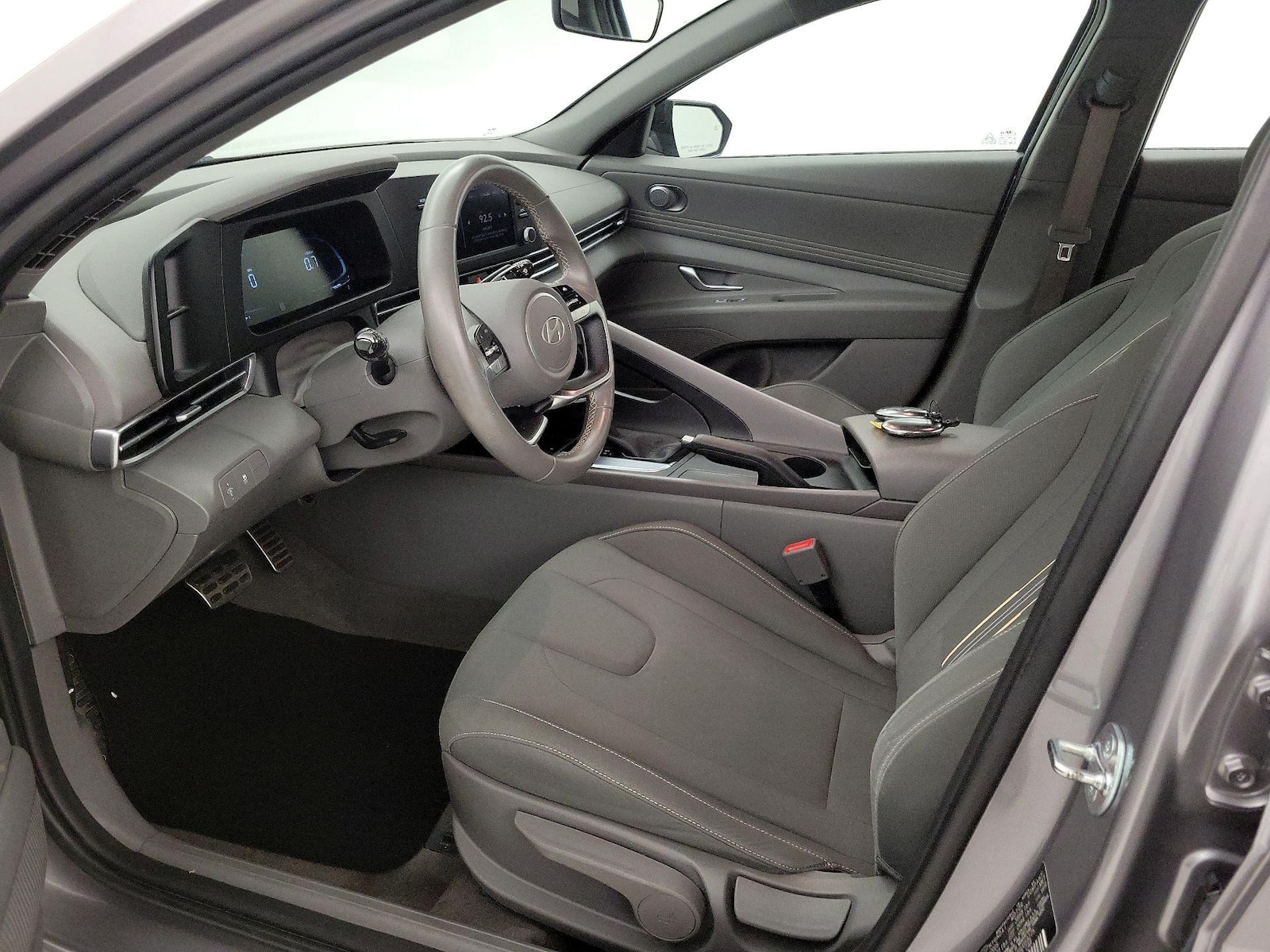 2025 Hyundai Elantra SEL - Photo 12