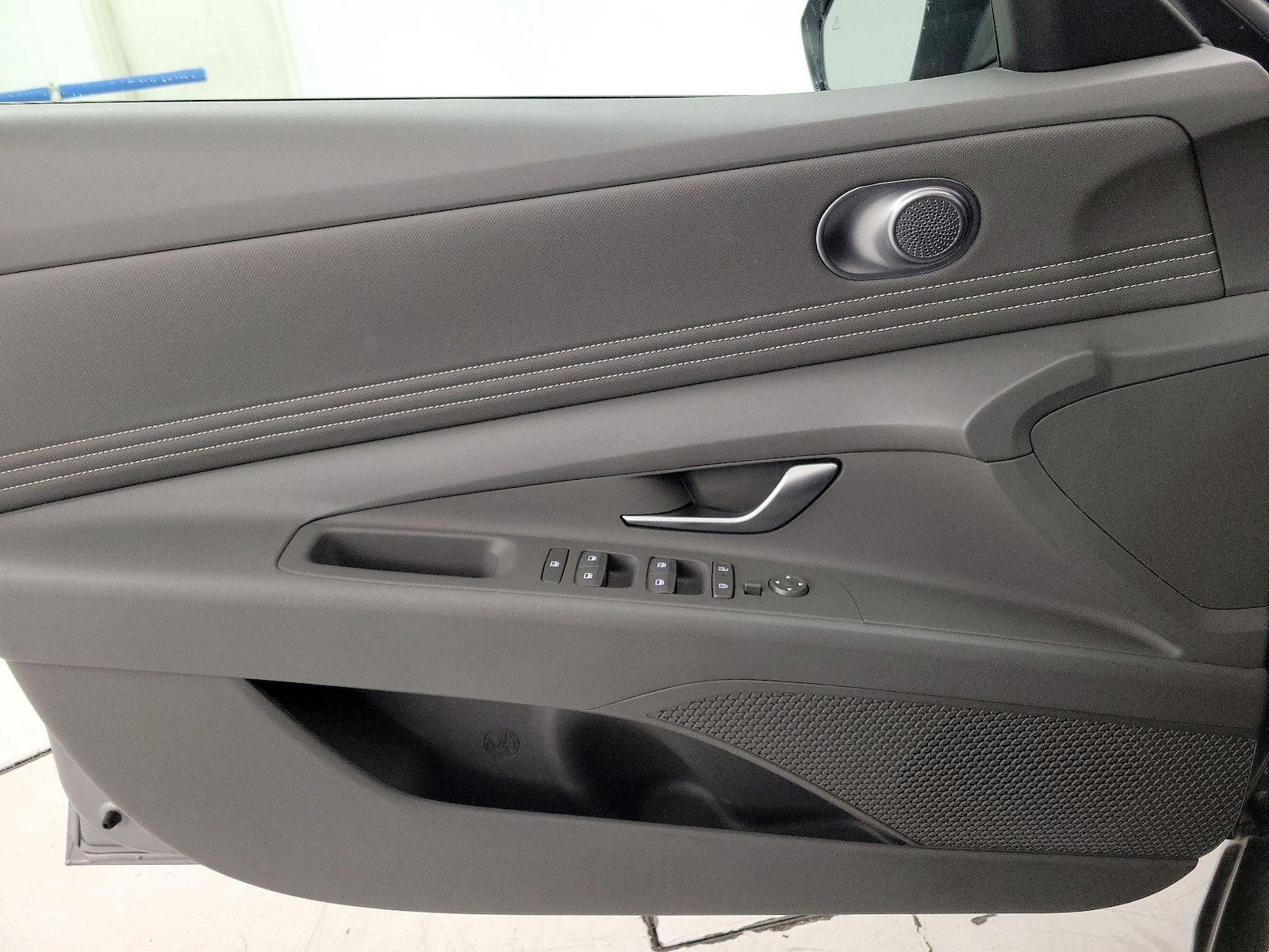 2025 Hyundai Elantra SEL - Photo 13
