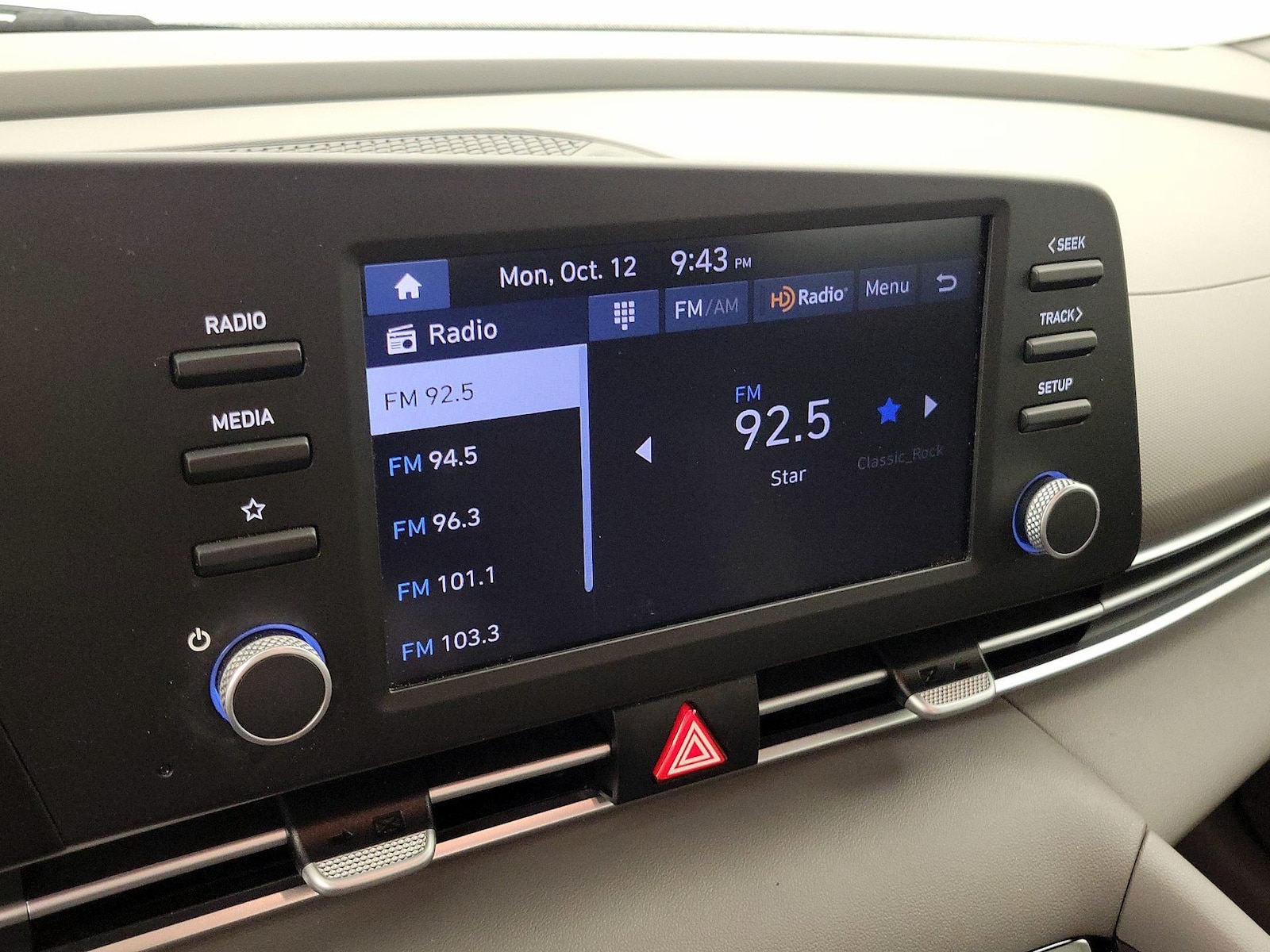 2025 Hyundai Elantra SEL - Photo 16