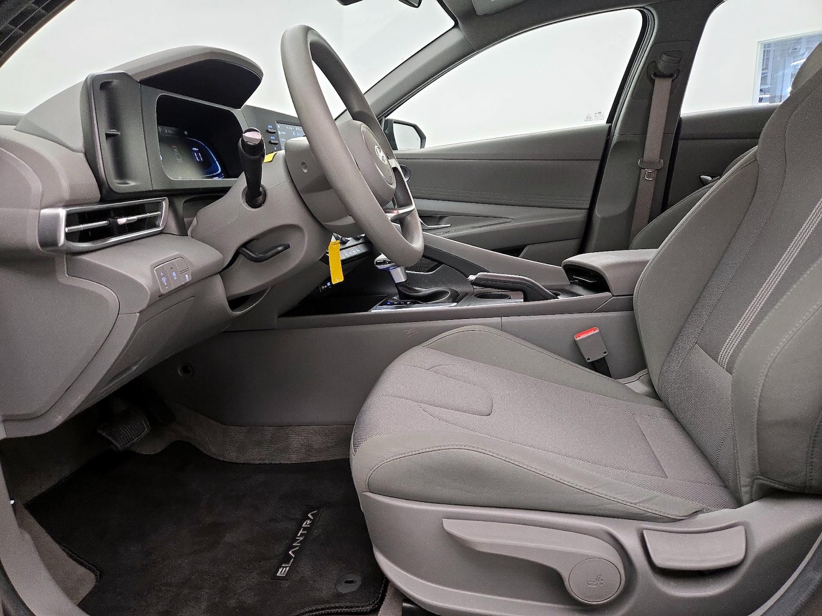 2026 Hyundai Elantra SE - Photo 12