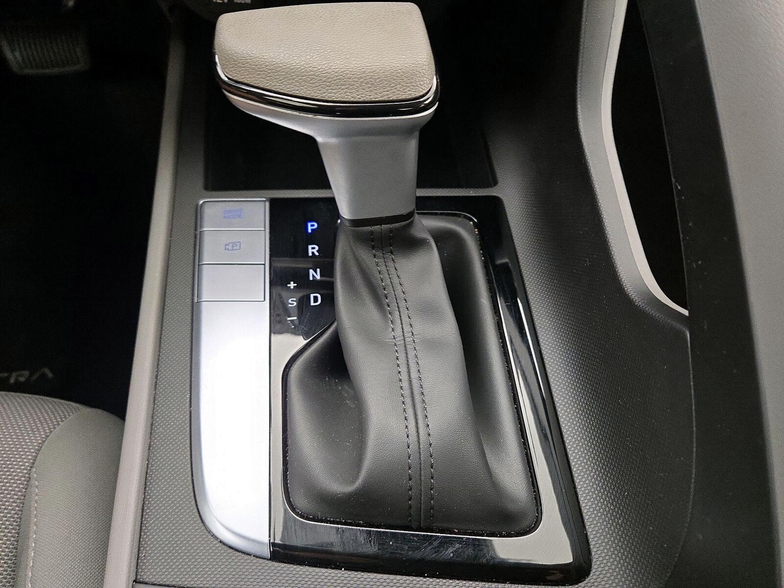 2026 Hyundai Elantra SE - Photo 18
