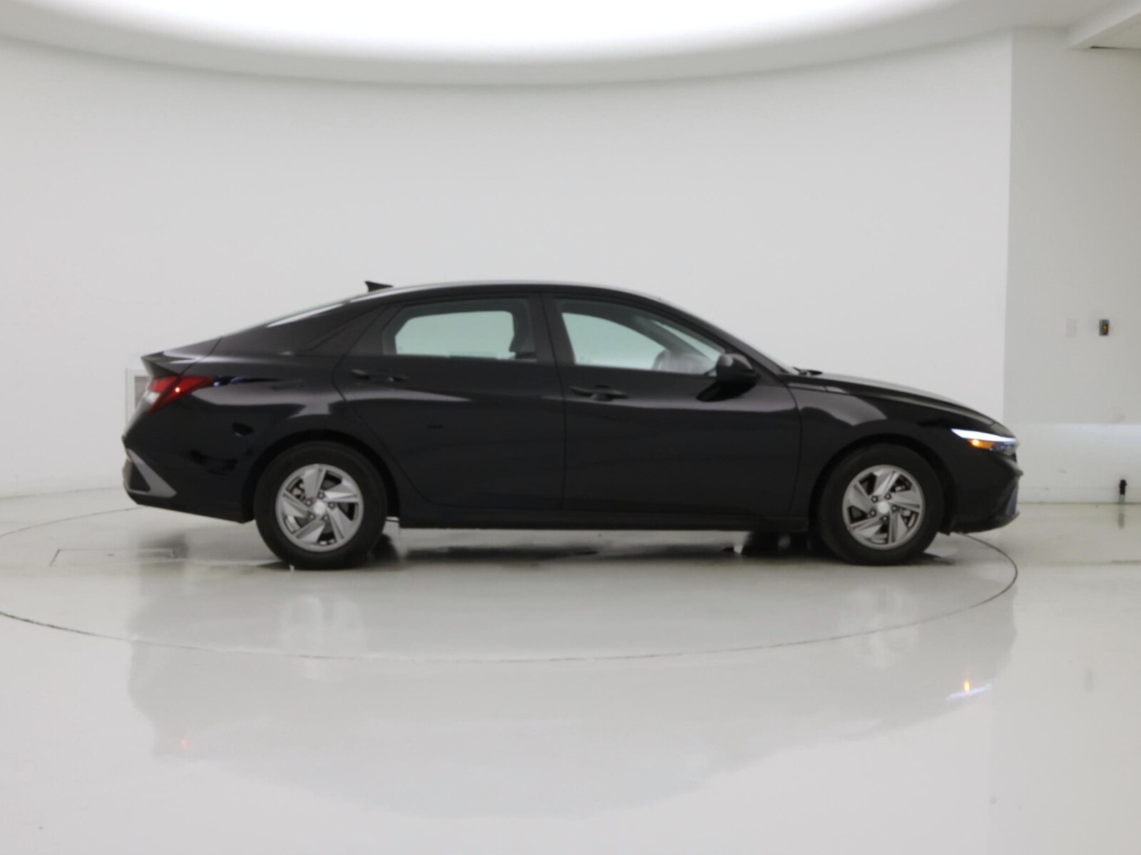 2026 Hyundai Elantra SE - Photo 8