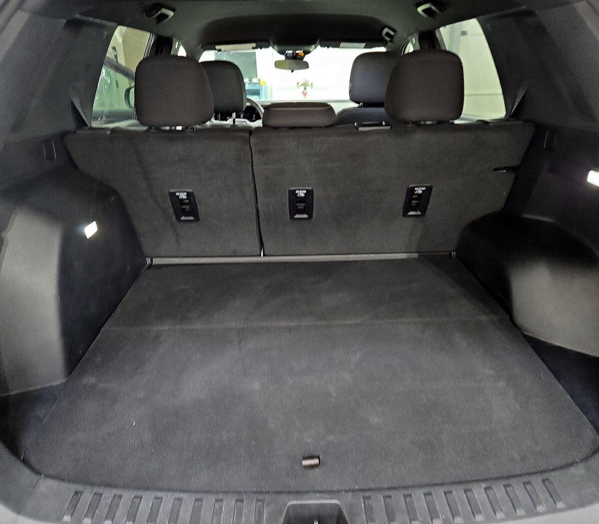 Trunk/Cargo (Seats Up)