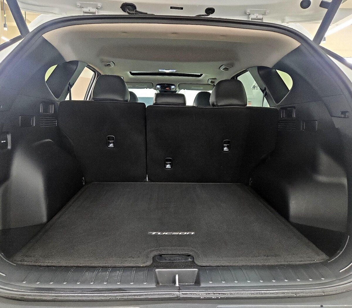 Trunk/Cargo (Seats Up)