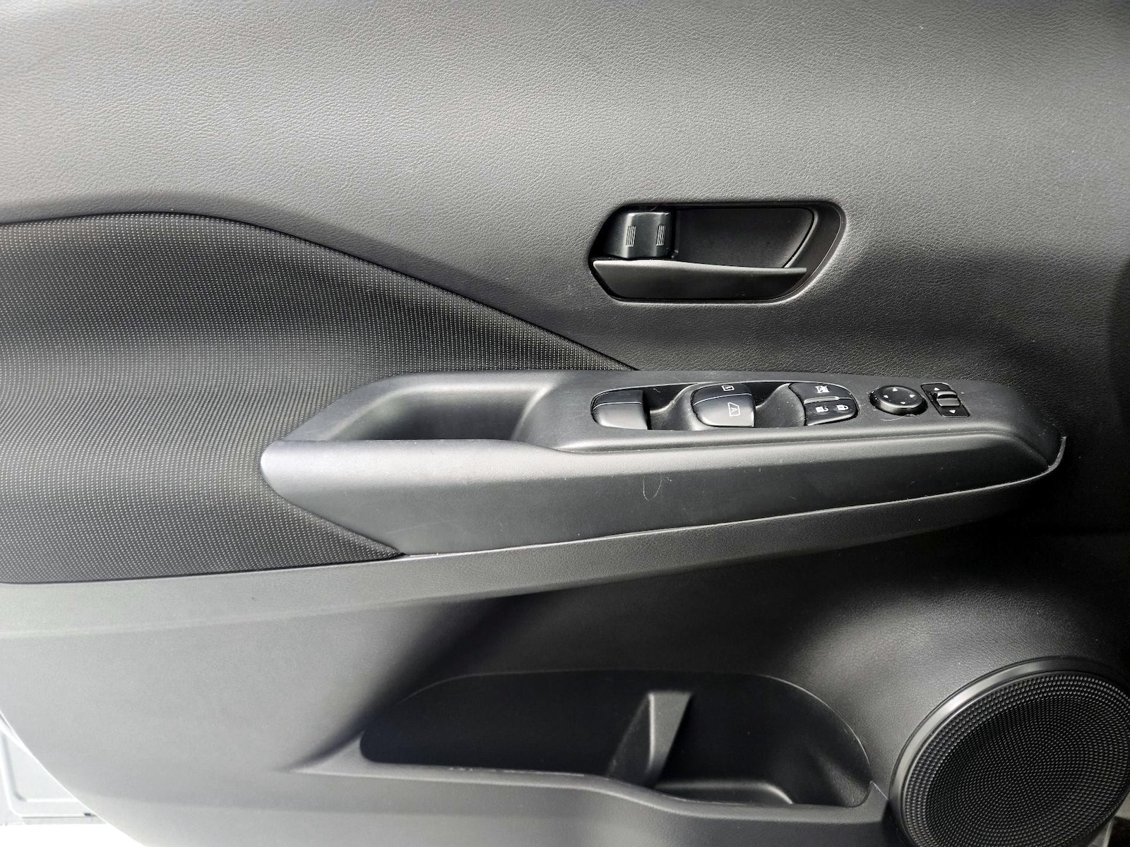 2025 Nissan KICKS PLAY Base - Photo 13