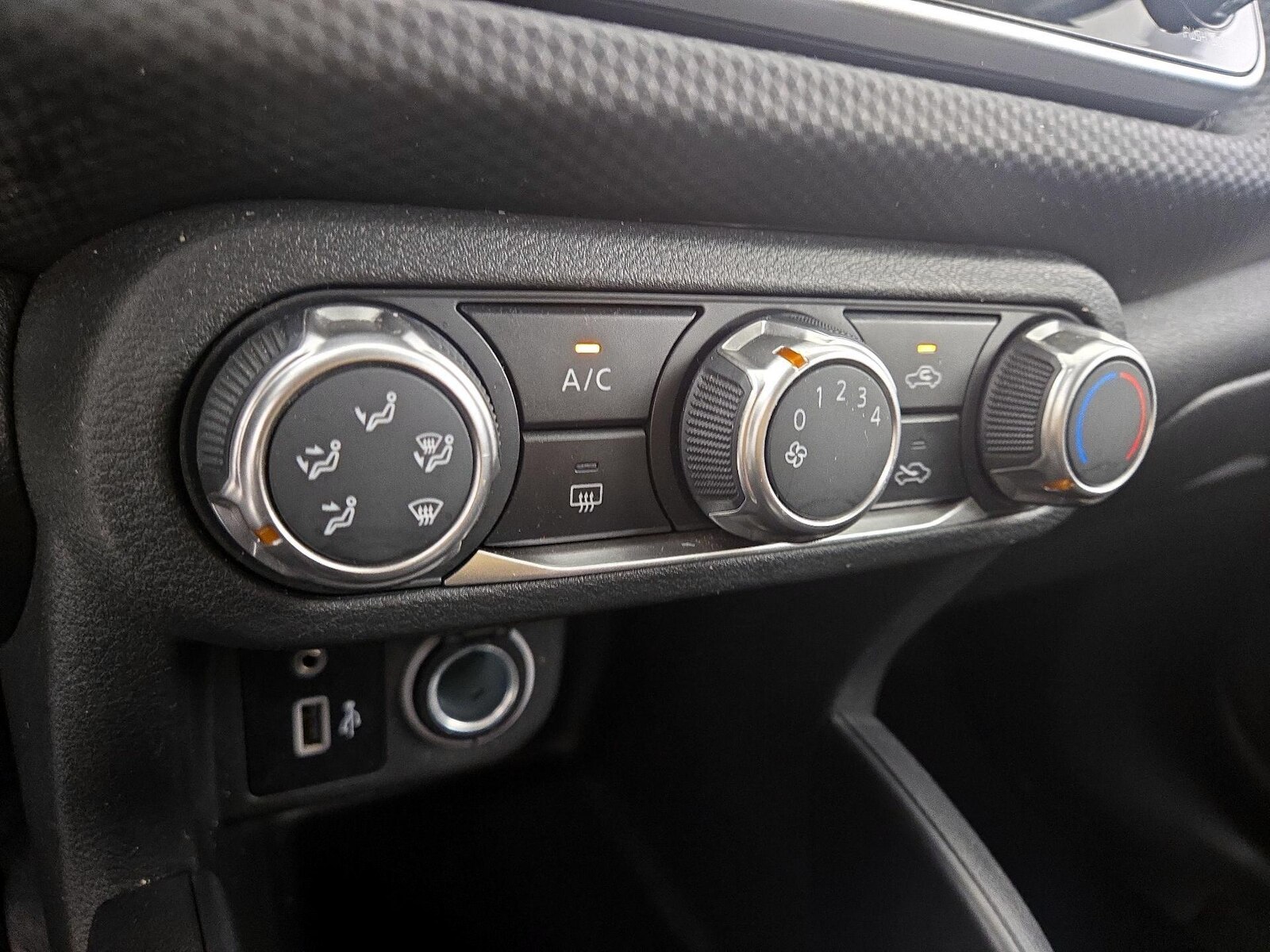 2025 Nissan KICKS PLAY Base - Photo 17