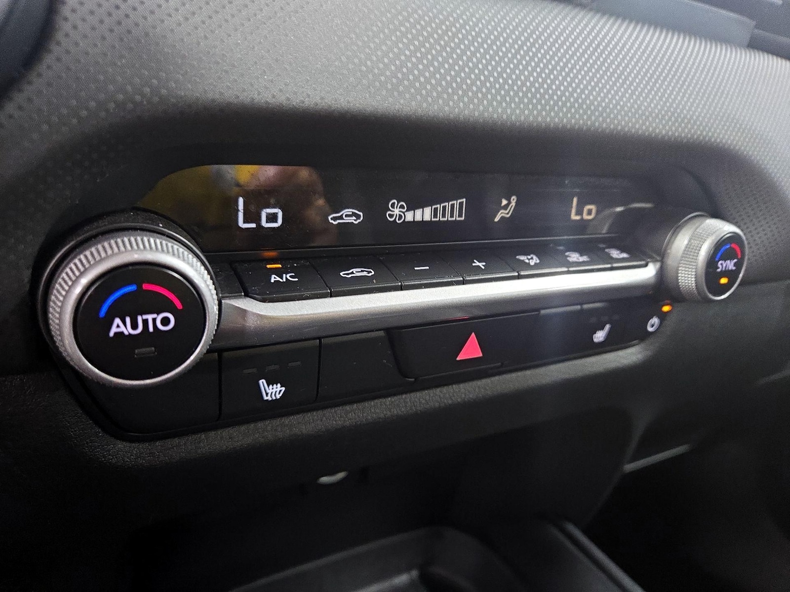 2025 Mazda CX-50 Premium - Photo 17