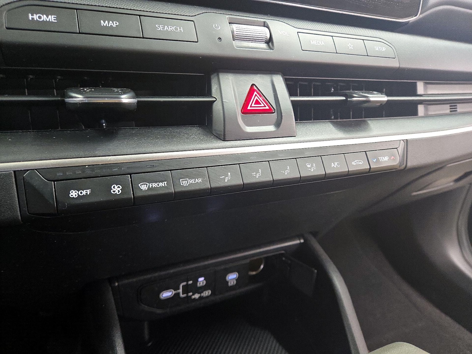 2025 Kia K4 LXS - Photo 17