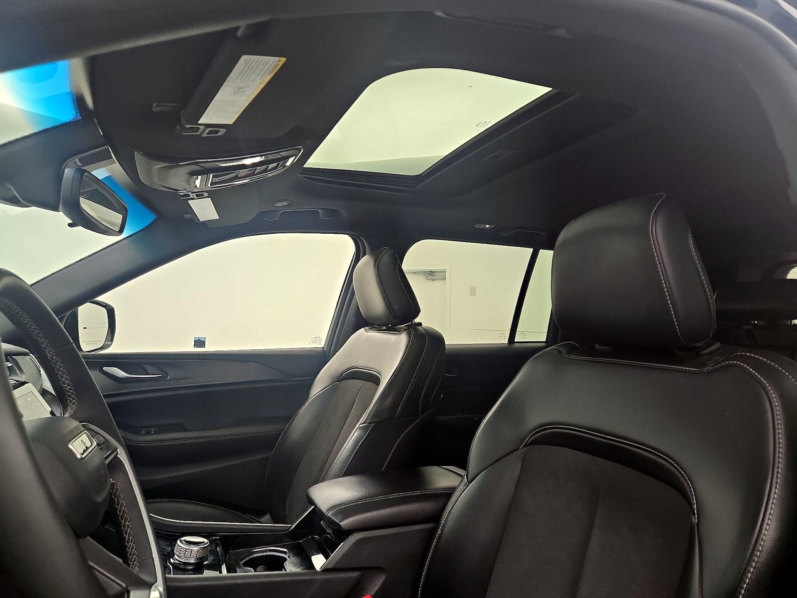 Sunroof(s) & Overhead Airbags