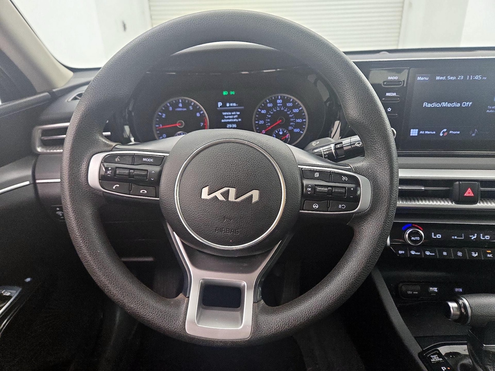2023 Kia K5 LXS - Photo 11