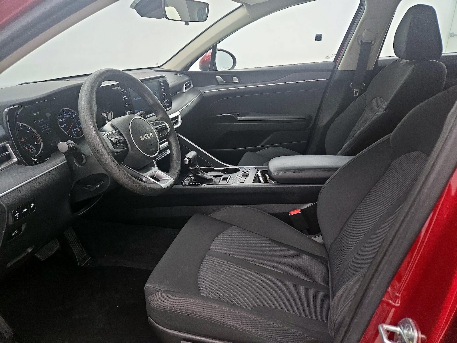 2023 Kia K5 LXS - Photo 12